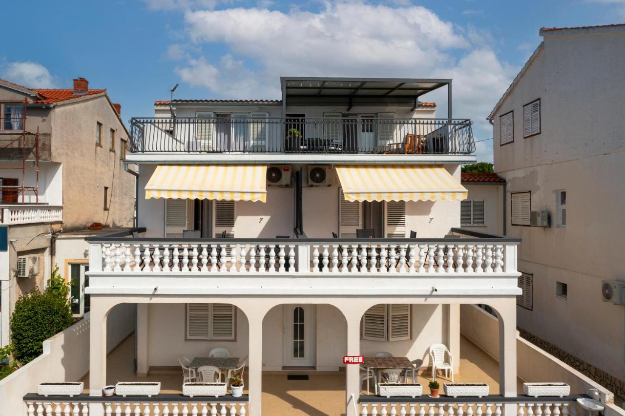 Apartment And Rooms Dalmatiko Vodice Exterior foto