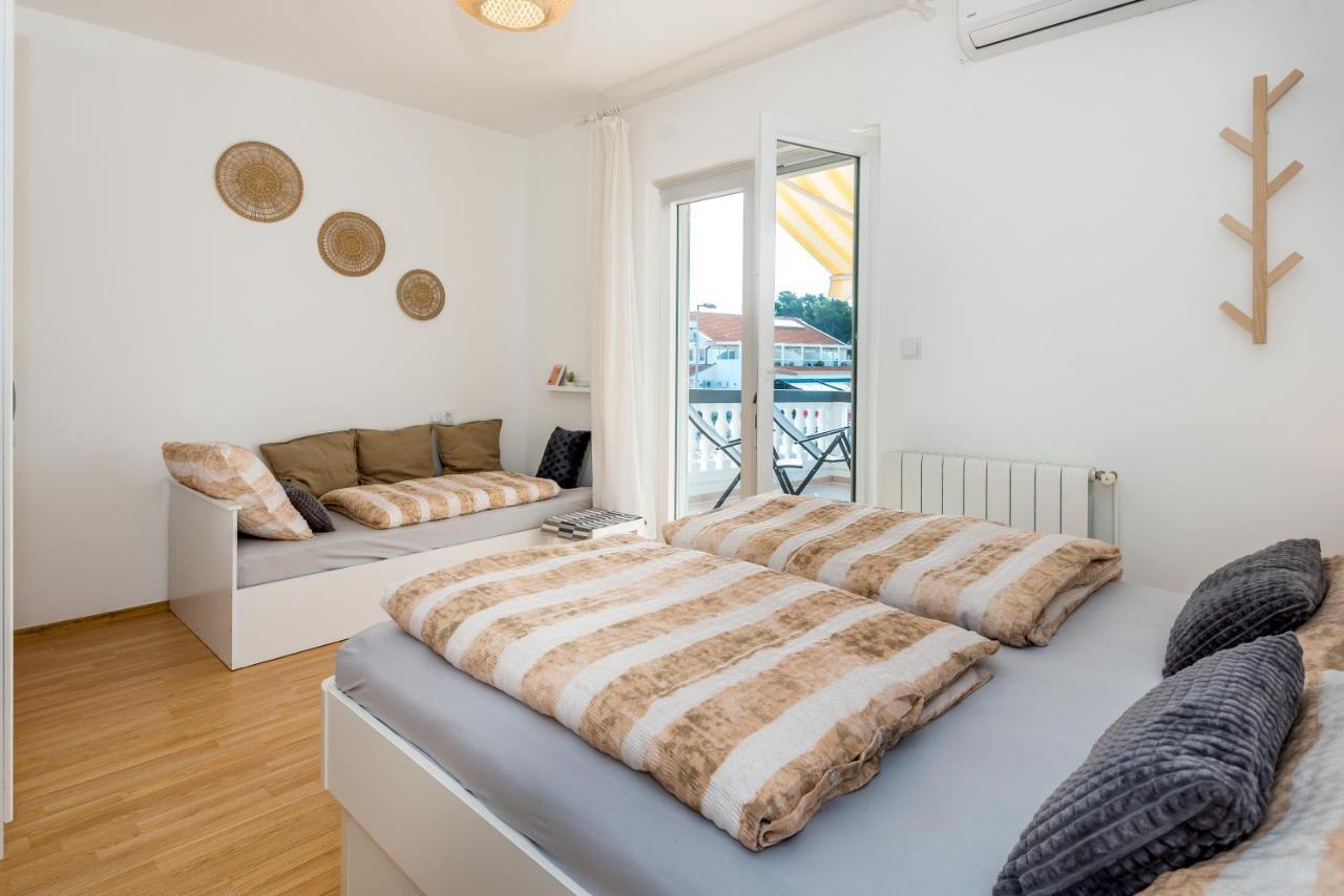 Apartment And Rooms Dalmatiko Vodice Exterior foto