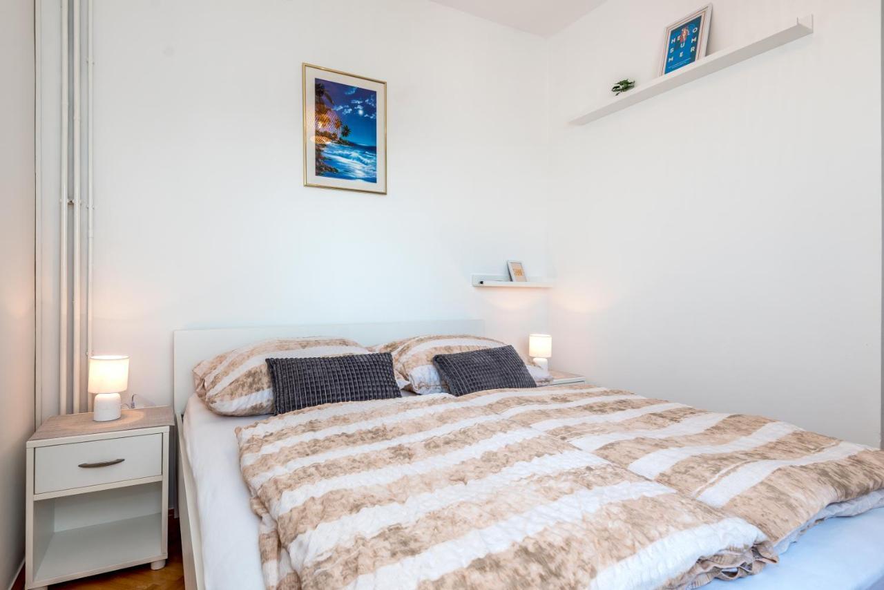 Apartment And Rooms Dalmatiko Vodice Exterior foto